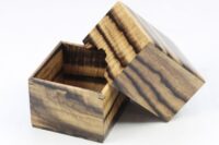 一万本に一本といわれる珍しい【黒柿の駒箱】