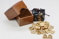 中古 将棋駒 本ツゲ杢 盛上 無剣書【竹風作】桑駒箱付き